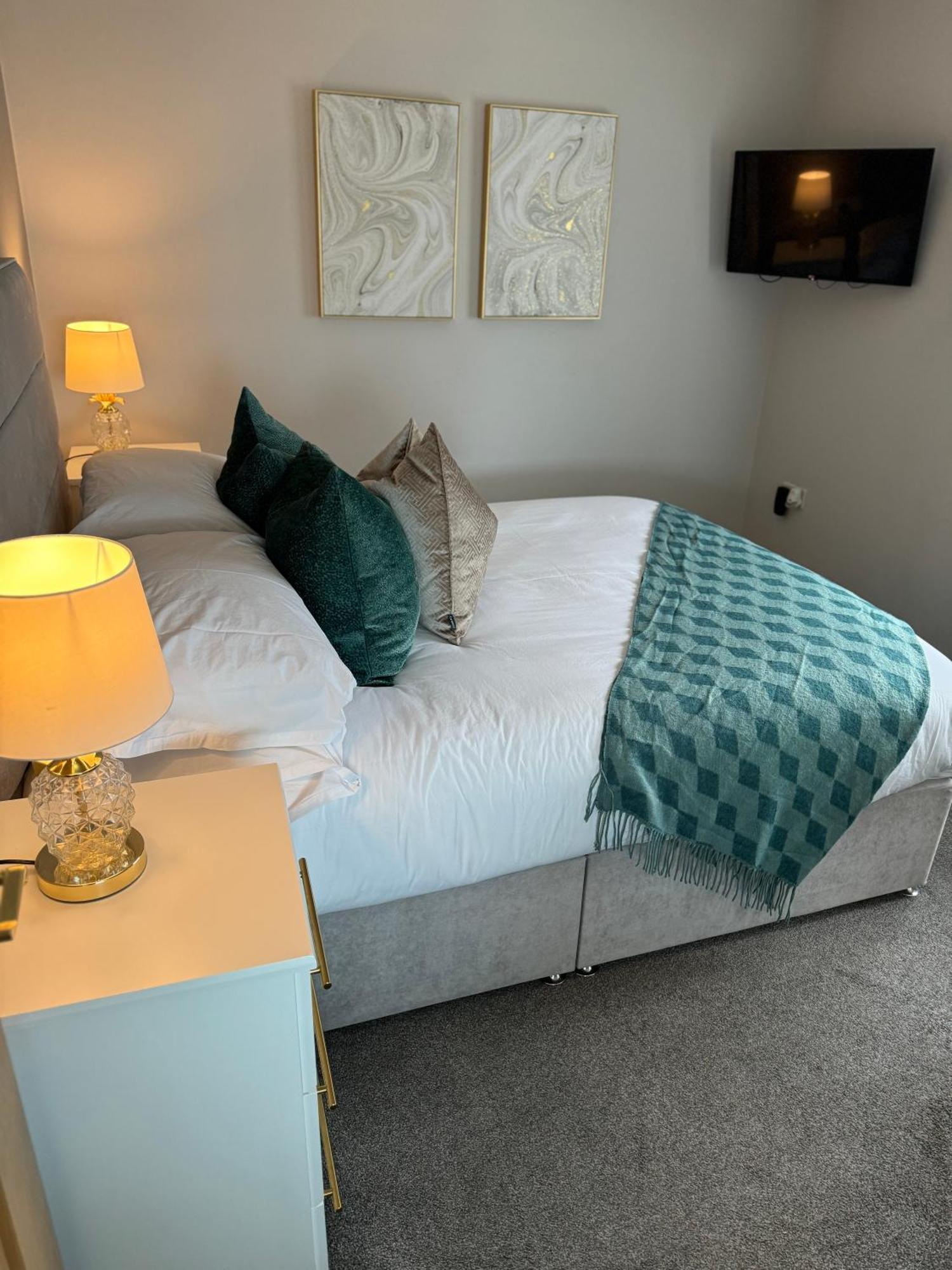 Apartment View With Balcony And Sea View - Pet Friendly *